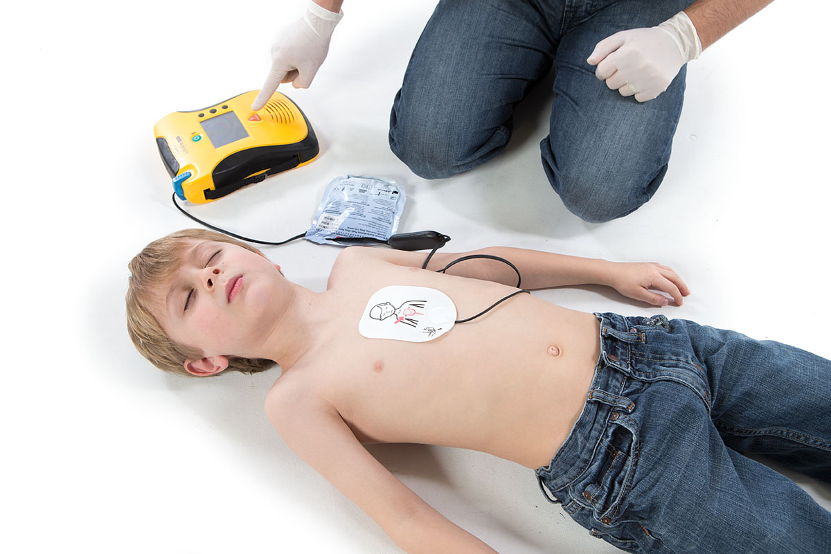 Defibrillator: What it is, How Does It Works, And Its Uses